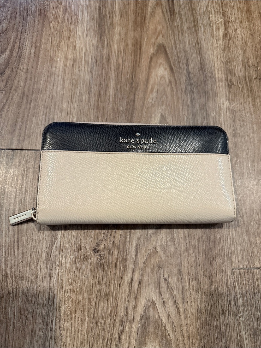 Kate Spade New York Black Beige Zip Around Leather Accordian Wallet